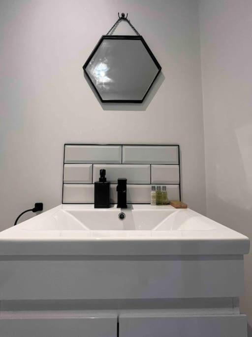 Apartamento Entire Property In Downham Market, Serviced Accomodation Exterior foto